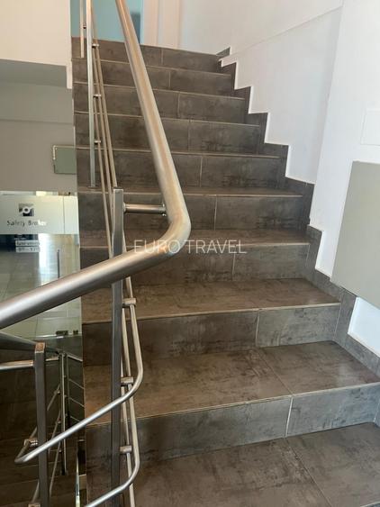 birou  elegant, mobilat,luminos, supraf. vitrata mare, lift , 241 mp, Bd. Mamaia - 10