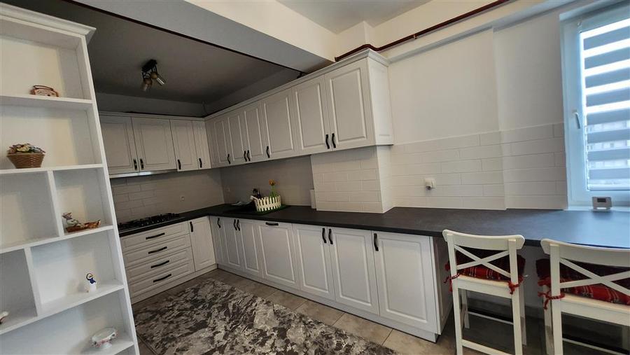 Apartament 3 camere - 100 mp De Inchiriat Suceava