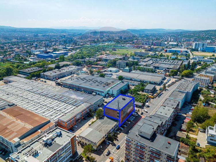 Clădire industrială/comercială cu 2.738 mp suprafață utilă