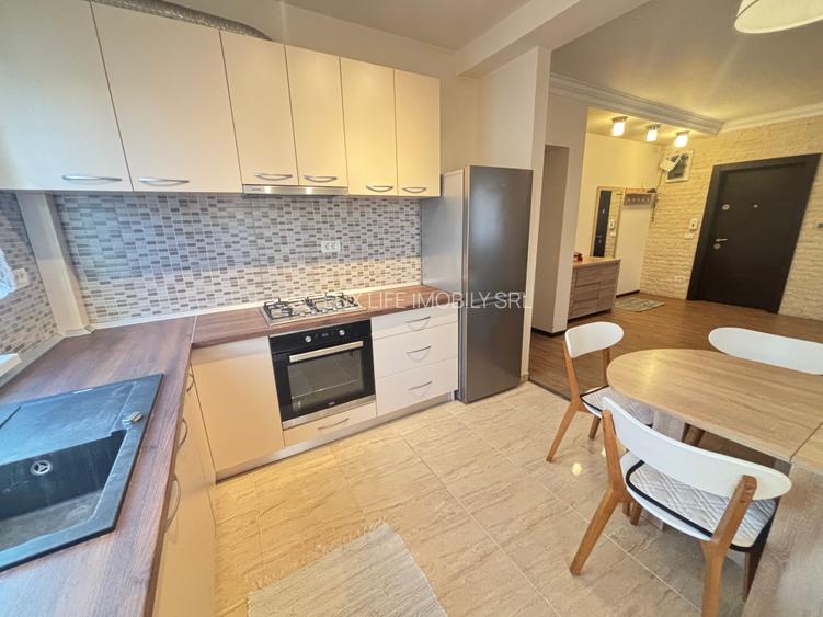 Inchiriez apartament 3 camere bloc nou