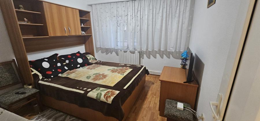 Poarta 6/ 3 camere decomandate / 2 bai / Parter