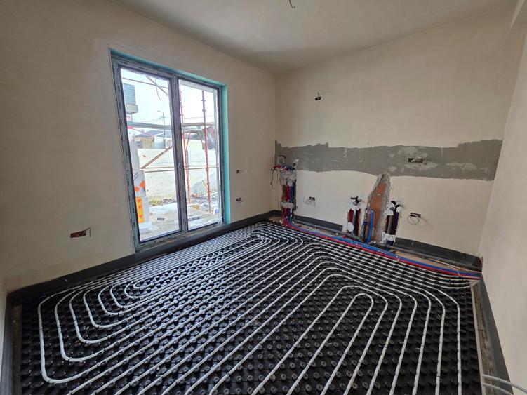 Vila 4 camere + mansarda 47mp,2km de M Râul Doamnei,tva inclus,încălzire pardose