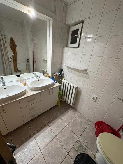 UNIRII, CASA POPORULUI, vedere spate, linistit (zgomot redus)