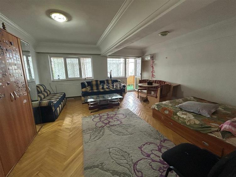 Apartament cu 4 camere de vanzare, zona Teatru