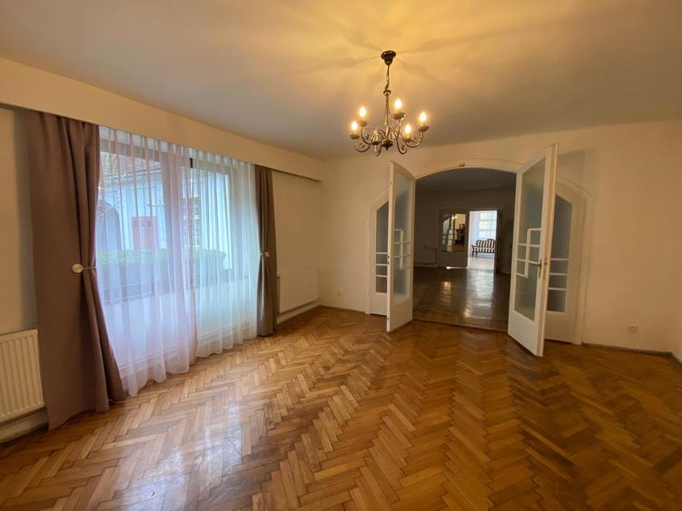 Spatiu comercial 4 camere zona Central Sibiu