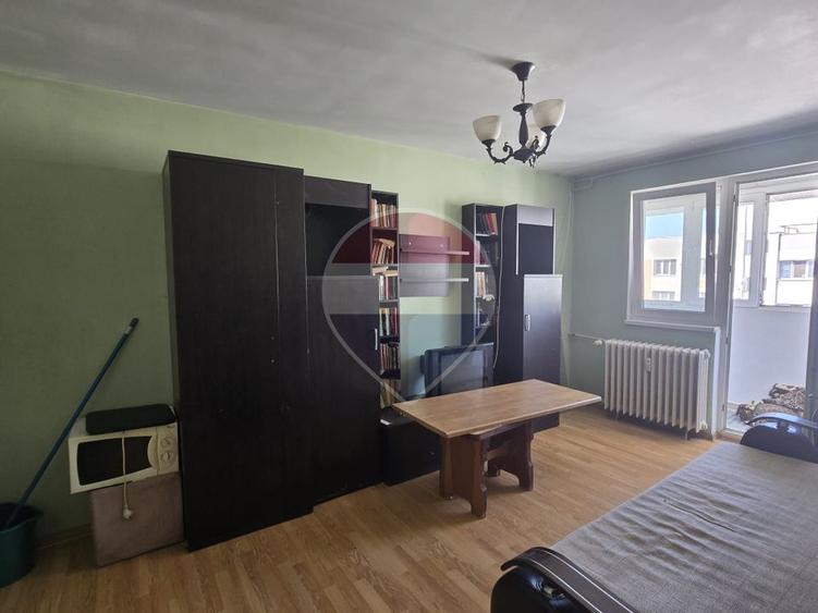 DE VANZARE Apartament 2 camere ,1 Decembrie , Ideal pentru renovare