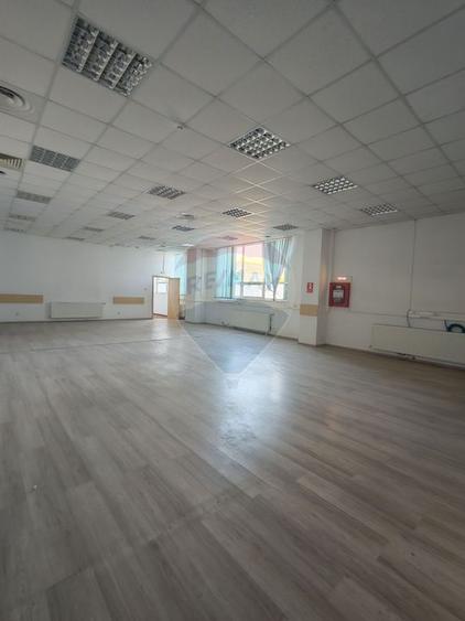 Spațiu de birouri de 2,100mp de închiriat