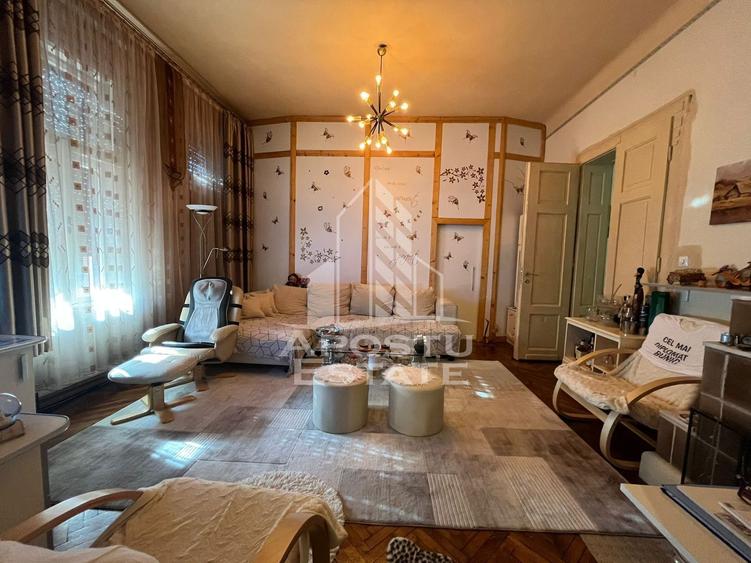 Casa individuala 7 camere, 3 bai, garaj, teren 1129 mp, zona Iosefin
