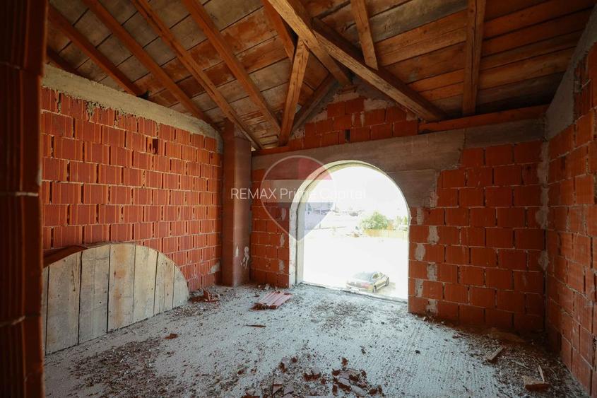 Casă de Vânzare cu 4 Camere, la Roșu - Beiuș