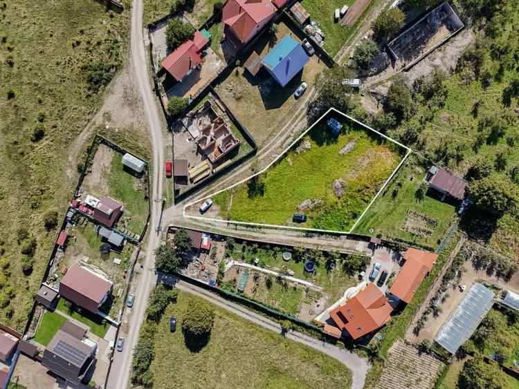 Teren intravilan 1.430 mp, 2 fronturi stradale, Cărpiniș, Brasov