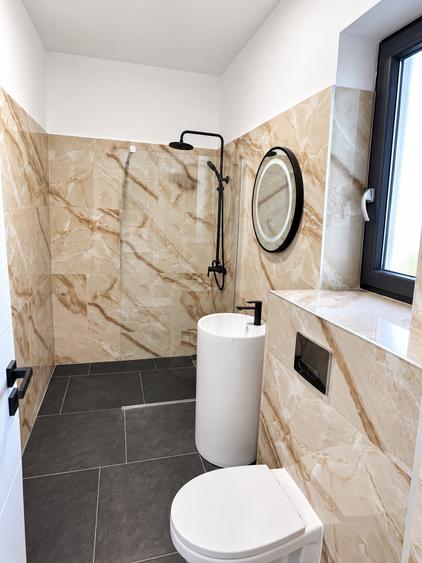 Casa de inchiriat cu 4 camere, complet mobilata, terasa si balcon