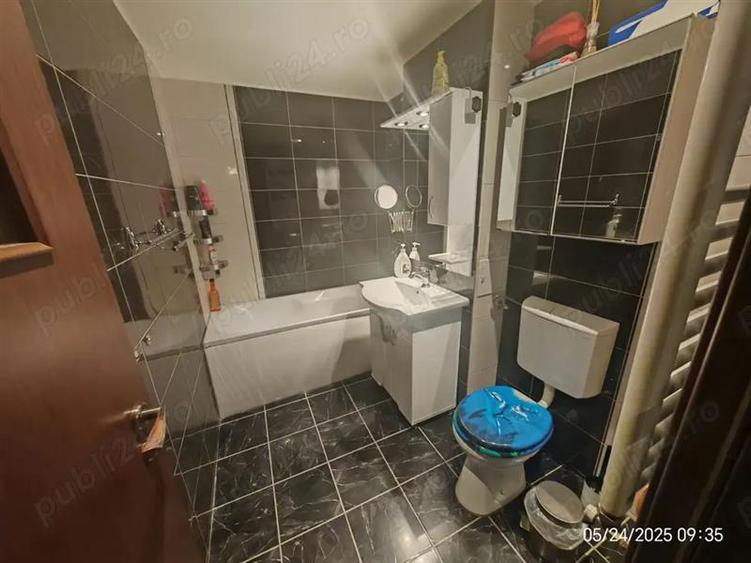 Decomandat cu 2 bai, modelul cel mai mare