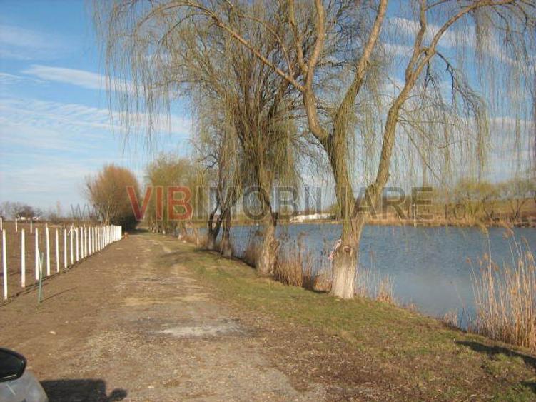 Teren cu dubla deschidere la Lac si Padure ,47 de loturi