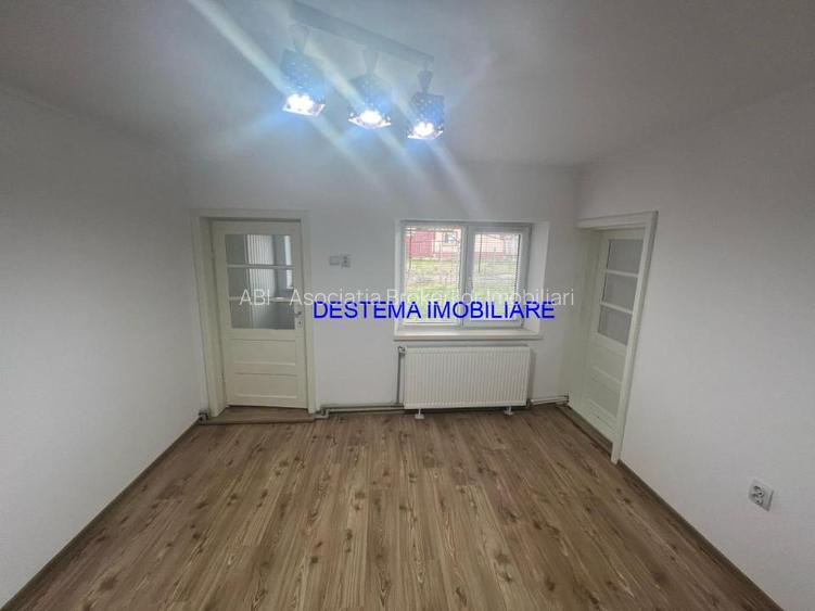 Valu lui Traian, casa la sosea, renovata - 2