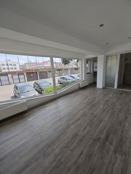 Apartament spațios,de vanzare, 3 camere, 98 mp, zona Petru Rares