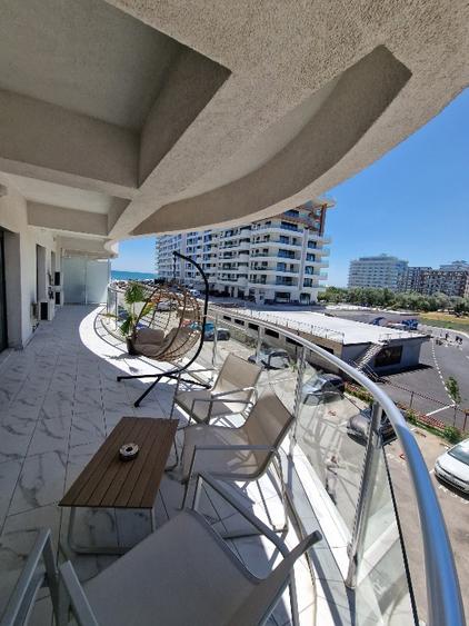 3 camere, 2 băi, vedere la mare, terasă 50m2.