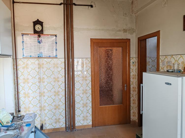Apartament 5 camere pozitie deosebita zona Colinei