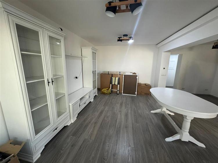 Ap 4 cam transformat in 3, et 1, renovat complet, zona Inspectoratul Scolar