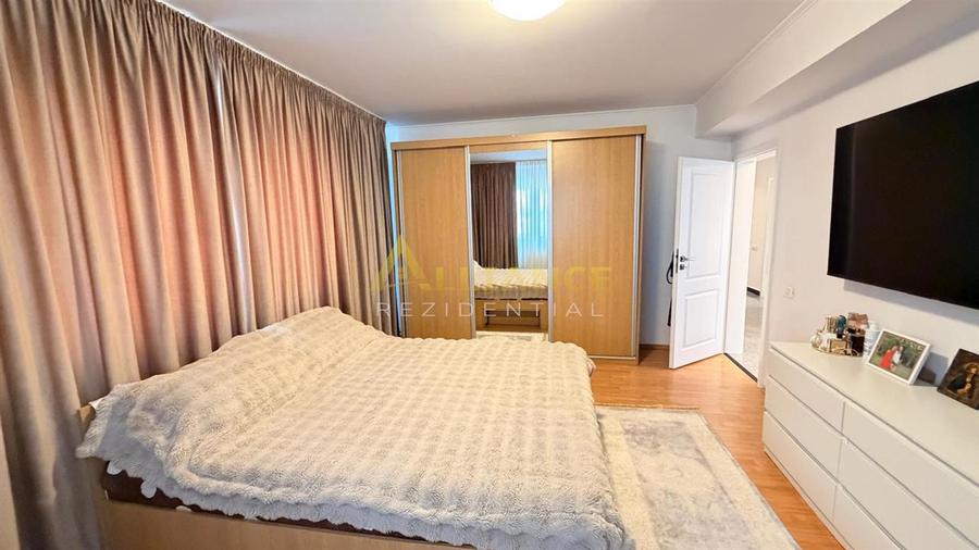Vila spatioasa cu 9 camere, foisor, magazie, curte amenajata complet