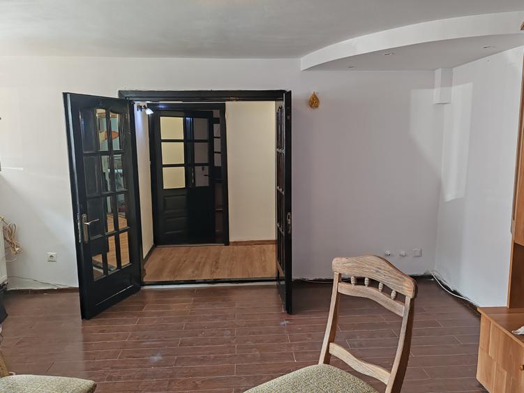Apartament 4 camere liber la vanzare zona Securitatii