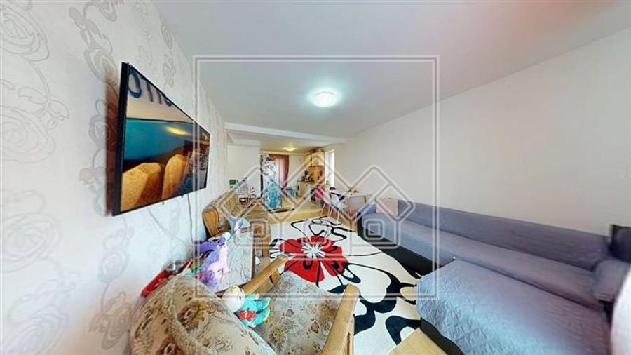 Apartament mobilat, 2 camere, 2 balcoane, loc de parcare -T. Ricci