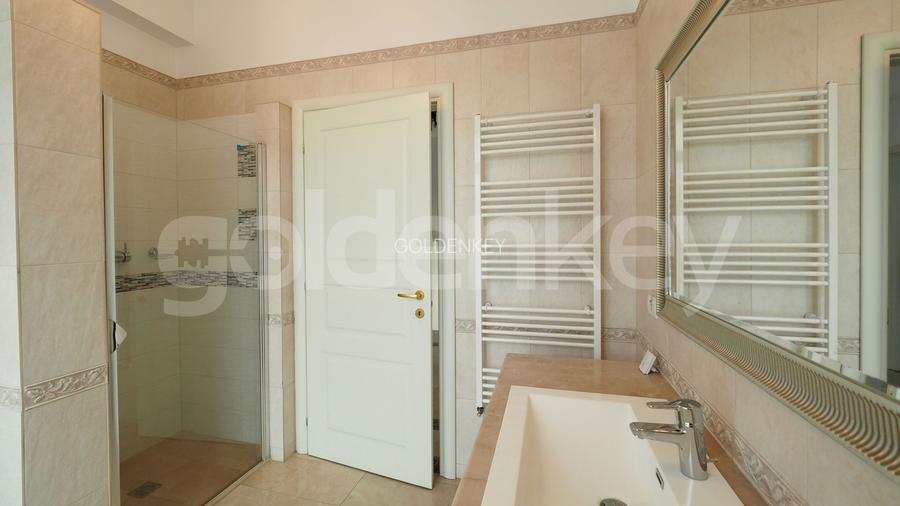 Vila cu finisaje moderne in complex rezidential