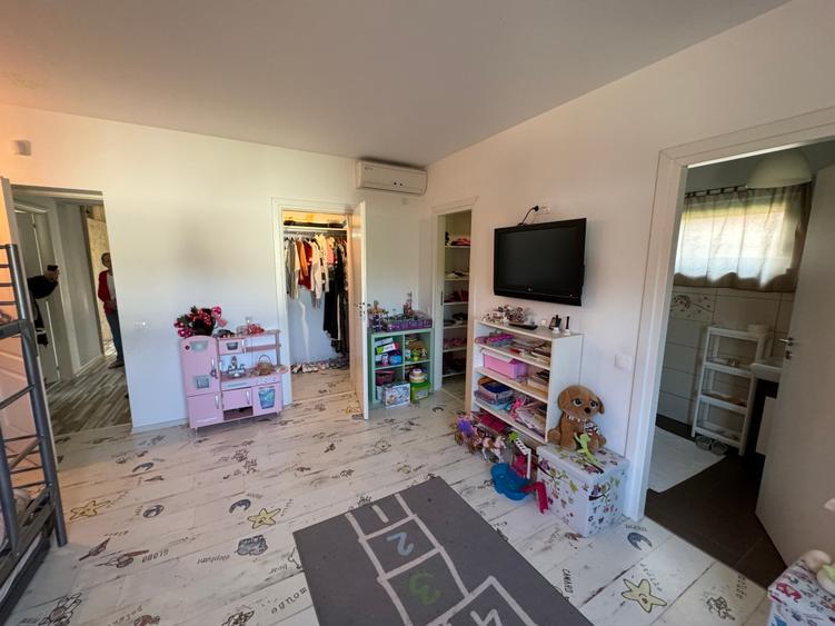 Casă de vânzare în Lipănești - Construcție modernă, teren generos