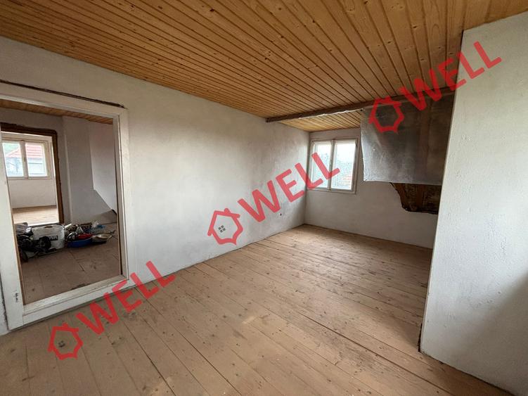 Casă de familie cu 2 niveluri de vânzare în Mereni, la drumul principal!