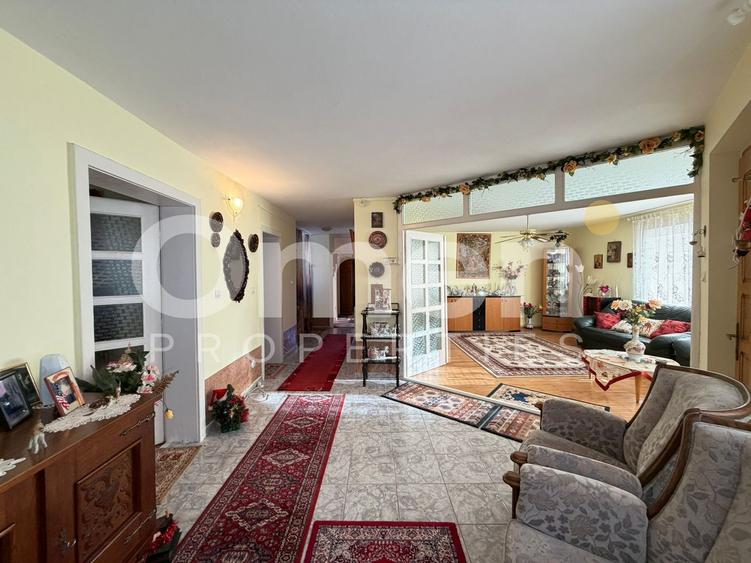 Casa cu piscina de vanzare, cu 6 ari de teren, Unguras