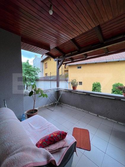 Casa 274 mp, teren 443 mp, zona centru LIVADA, pretabila si ptr uz comercial