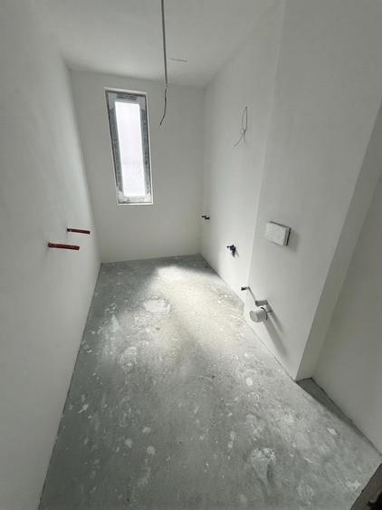 Apartament decomandat cu 2 camere si 2 balcoane ! Parcare inclusa!