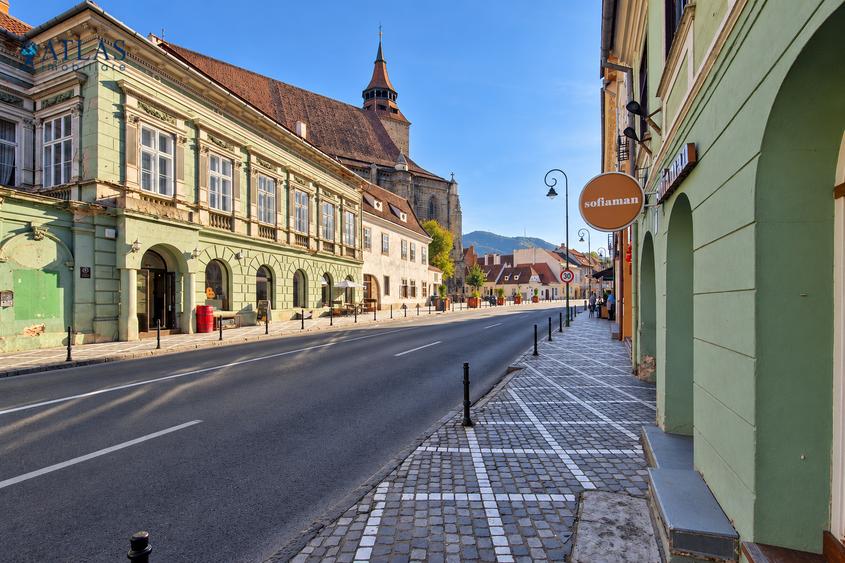 Piata Sfatului, 41 mp., ideal regim hotelier, de renovat la interior, acces usor
