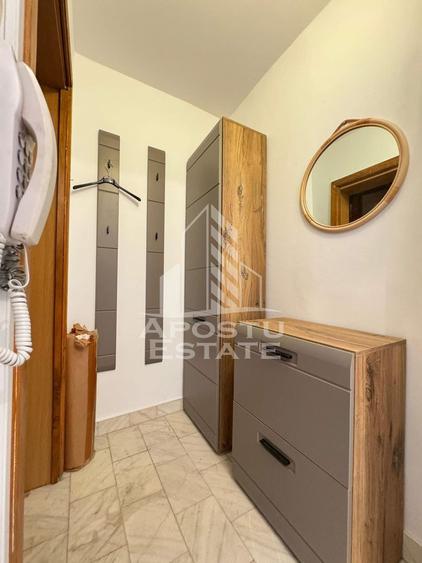 Apartament cu 3 camere, decomantat, etajul 2 , zona Spitalul Judetean