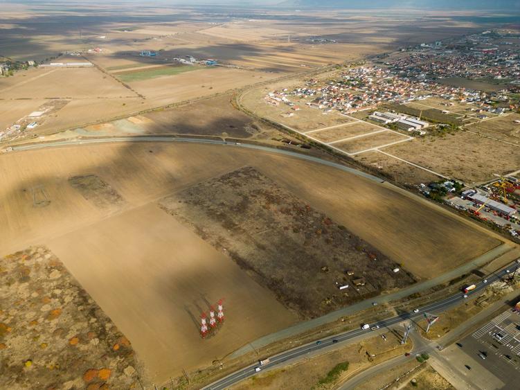 Teren de 55.340 mp, vis-a-vis de Jumbo, Arad