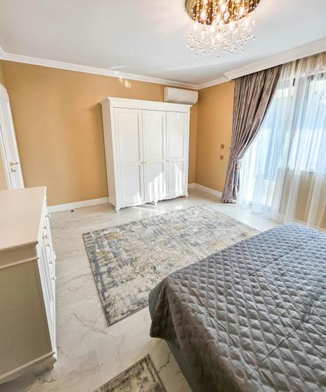 Casa ultrafinisata, cu piscina, terasa, garaj!