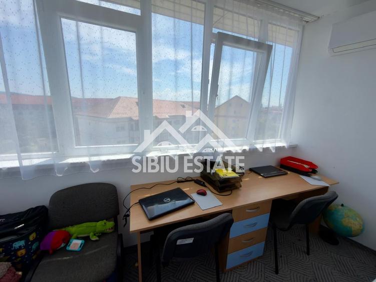 Apartament 75 mp. 3 camere 3 balcoane decomandat in Sibiu- Terezian