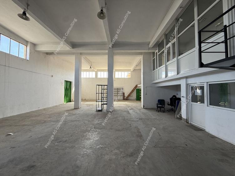 Hala 300 mp | Birouri + Vestiar | Acces auto | 3 intrari | Zona Lipovei