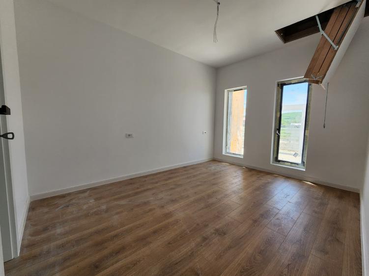 CASA INDIVIDUALA, 4 CAMERE, 2 BAI SI POD, MALL MOLDOVA