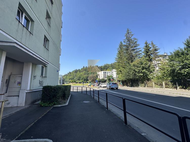 Spatiu pentru birou | 10 mp | intrare separata | baie | Judetean