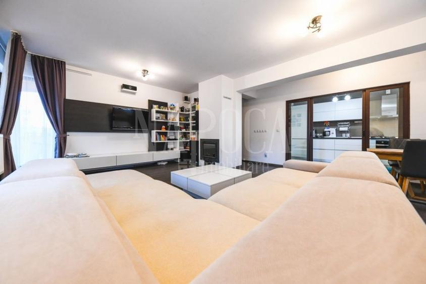 Casa 5 camere de vanzare in Floresti