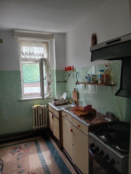Ofer spre închiriere apartament 3 camere