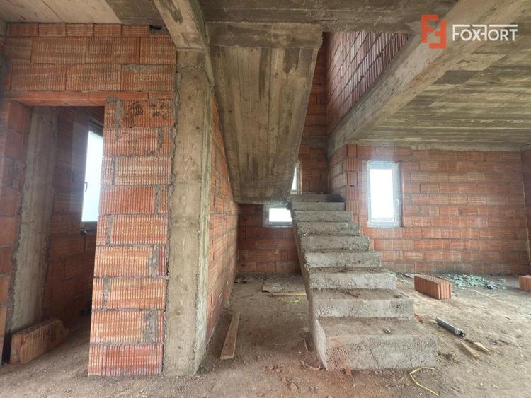 Casa individuala la rosu, 5 camere, teren 508 mp, in Giarmata