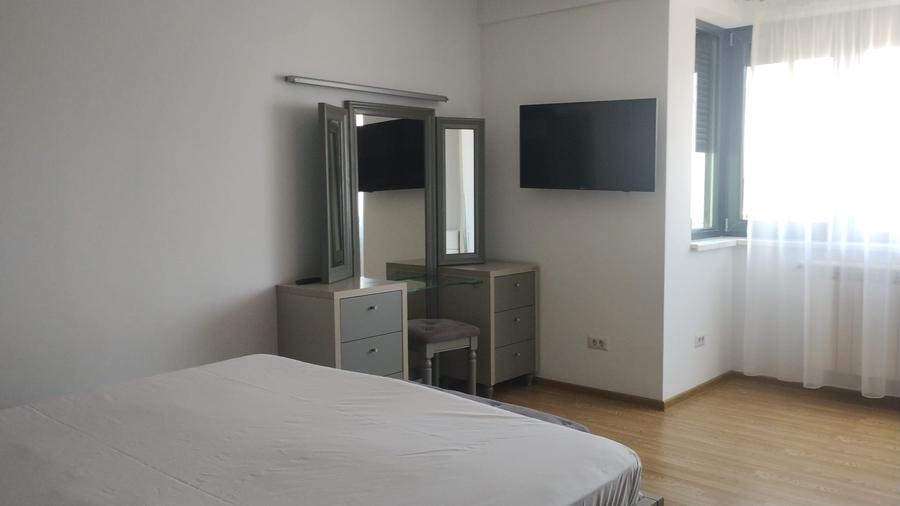 Mamaia, zona Rex, apartament 3 camere-85 mp, lux, aproape de plaja