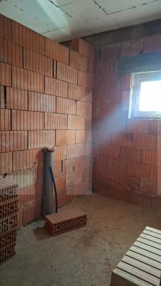 Casă spațioasă cu garaj și teren 700 mp – la roșu sau la cheie