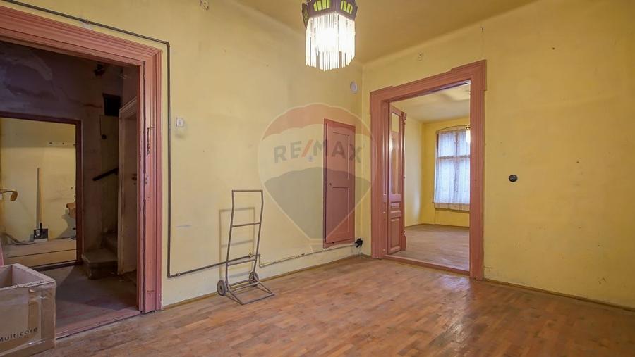 Clădire pt clinică stomatologică 10 camere, S + P + E, teren 282 mp