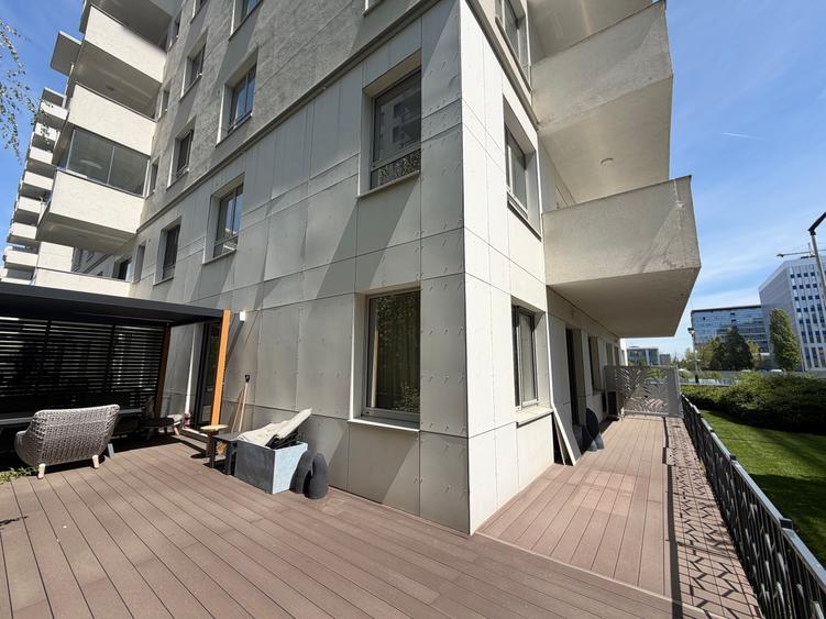 Apartament cu curte 50mp in Luxuria Residence