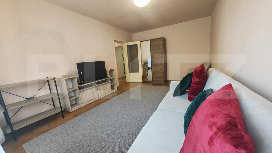 Apartament 3 camere decomandat, etaj intermediar, zona Magheru