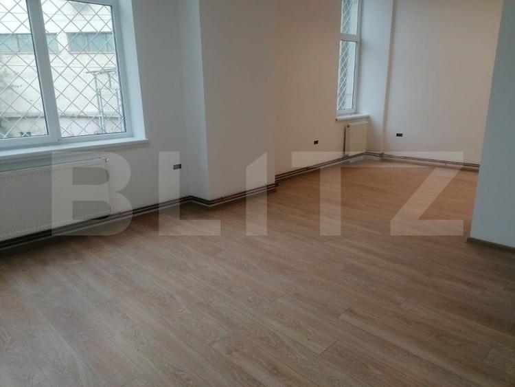 Spatiu comercial 690 mp, zona Centrală