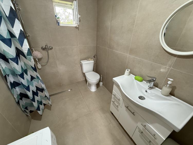 Exclusivitate !! Casa de închiriat 2 camere 48 mp în Dezmir zona centrală