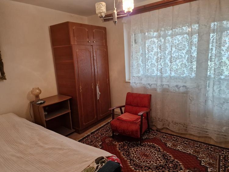 De Vanzare Apartament 2 camere semidecomandat -parter,zona Policlinica ,Suceava